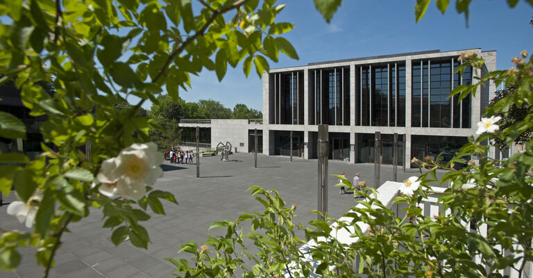 Weimarhalle, UNESCO-Platz, Maik Schuck.jpg