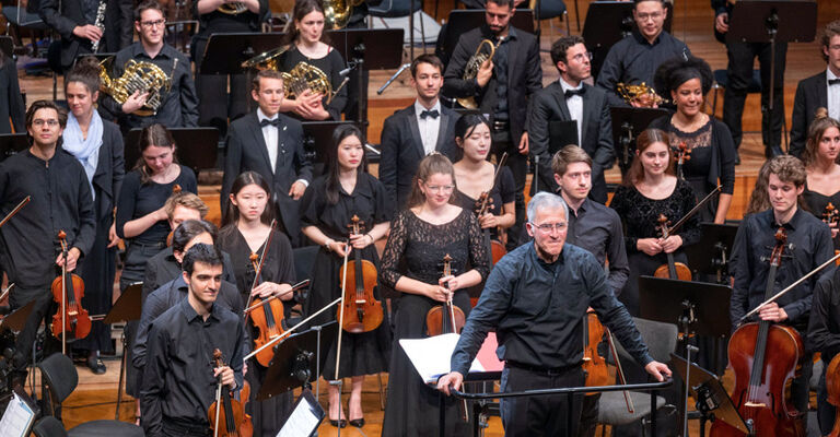 Hochschule für Musik FRANZ LISZT Weimar
Weimarhalle
Festkonzert I zum 150. Geburtstag
Sinfoniekonzert mit Kammerchor und Hochschulorchester
Foto: Maik Schuck / Weimar