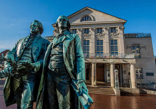 Theaterplatz, Goethe und Schiller-Denkmal, Foto: Maik Schuck, weimar GmbH